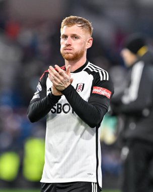 Fulham takımından Harrison Reed, 3 Şubat 202 'de Burnley ile Fulham arasında oynanan Premier Lig karşılaşmasında taraftarlarını alkışlıyor.