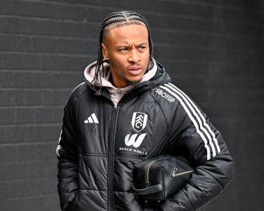 Fulham 'dan Bobby De Cordova-Reid, Premier Lig maçında Burnley ile Fulham arasında oynanan 3 Şubat 202 tarihli Turf Moor, Burnley maçında maçtan önce geldi.
