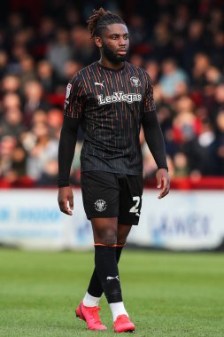 Blackpool takımından Kylian Kouassi 3 Şubat 202 'de İngiltere' nin Lamex Stadyumu 'nda Stevenage ve Blackpool maçında karşılaştı.