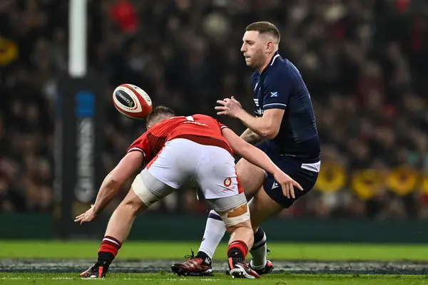 Finn Russell Écosse Décharge Ballon Avant Plaquage Tommy Reffell Pays — Photo