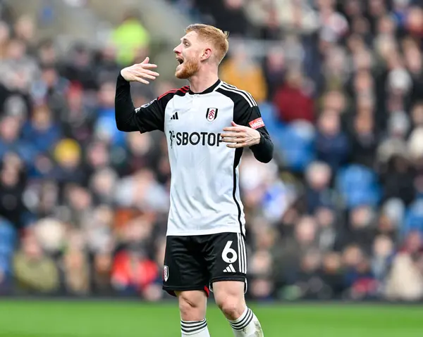 Fulham 'dan Harrison Reed, 3 Şubat 202 tarihinde Burnley ile Fulham arasında oynanan Premier Lig karşılaşmasında tepki gösterdi.