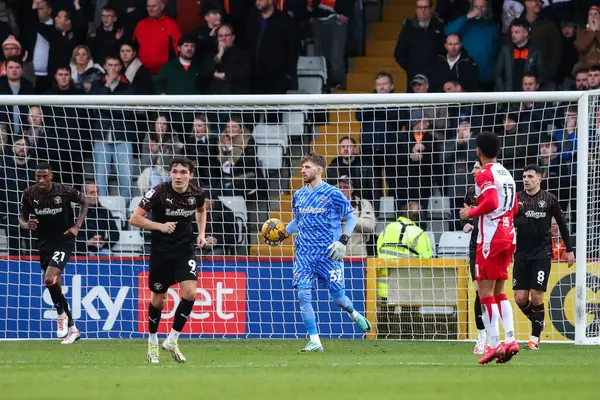Blackpool takımından Daniel Grimshaw 3 Şubat 202 'de Lamex Stevenage, İngiltere' de Stevenage - Blackpool maçında