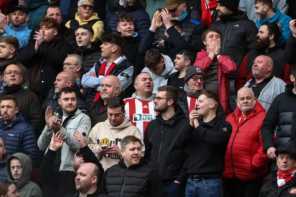 Sunderland taraftarları 4 Şubat 202 'de Middlesbrough - Sunderland Riverside Stadyumu, Middlesbrough, Birleşik Krallık' ta oynanan Sky Bet Şampiyonası karşılaşmasında başlama vuruşundan önce