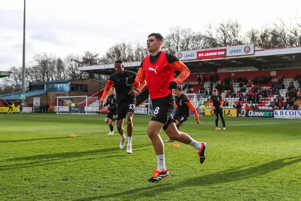 Blackpool 'dan Albie Morgan 3 Şubat 202' de İngiltere 'nin Stevenage Stadyumu' nda oynanan Sky Bet 1 Stevenage - Blackpool maçı öncesinde ısınma turunda