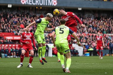 Sunderland 'dan Leo Hjelde, Middlesbrough - Riverside Stadyumu' nda Middlesbrough - Middlesbrough maçında Middlesbrough maçında Middlesbrough 'lu Sam Greenwood' dan şutunu atıyor.