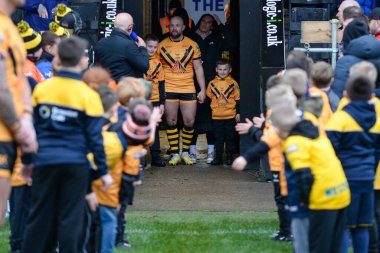 Castleford Kaplanları, Huddersfield Devlerine Karşı