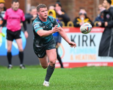 Castleford Kaplanları, Huddersfield Devlerine Karşı