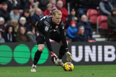 Middlesbrough 'dan Tom Glover, Middlesbrough, İngiltere' deki Riverside Stadyumu 'nda Middlesbrough - Middlesbrough maçında topu toplar.