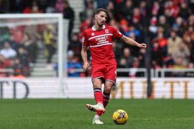 Middlesbrough 'dan Dan Barlaser, Middlesbrough - Riverside Stadyumu' nda Middlesbrough - Sunderland maçında topu geçiyor, 4 Şubat 202