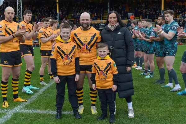 Castleford Kaplanları, Huddersfield Devlerine Karşı