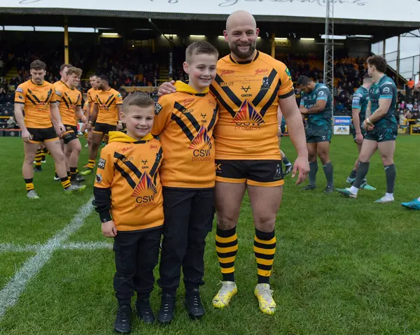 Castleford Kaplanları, Huddersfield Devlerine Karşı