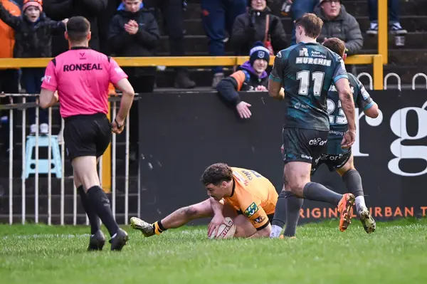 Castleford Kaplanları, Huddersfield Devlerine Karşı