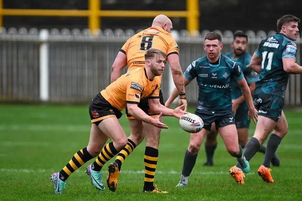 Castleford Kaplanları, Huddersfield Devlerine Karşı