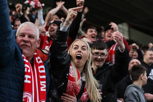 Middlesbrough taraftarları Middlesbrough 'lu Marcus Forss' un 4 Şubat 202 'de Middlesbrough, Middlesbrough' daki Riverside Stadyumu 'nda oynanan Sky Bet Şampiyonası maçında 1-0 kazanmasını kutluyorlar.