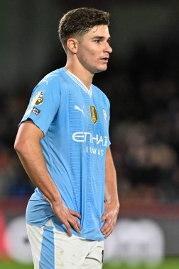 Manchester City 'den Julin Ivarez Premier League maçı sırasında Brentford Manchester City' ye karşı Gtech Community Stadyumu, Londra, Birleşik Krallık, 5 Şubat 2024