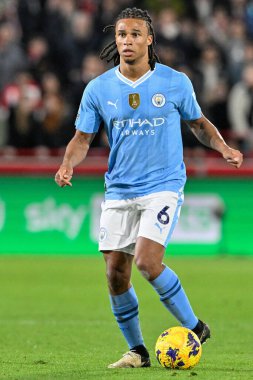 Manchester City 'den Nathan Ak Premier League maçı sırasında Brentford Manchester City' ye karşı Gtech Community Stadyumu, Londra, 5 Şubat 2024