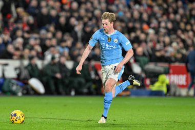 Manchester City 'den Kevin De Bruyne, Premier League maçında Brentford Manchester City' ye karşı Gtech Community Stadyumu 'nda 5 Şubat 202' de top attı.