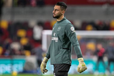 Brentford 'dan Thomas Strakosha Premier Lig karşılaşmasında maç öncesi ısınma oturumunda Brentford Manchester City' ye karşı Gtech Community Stadyumu, Londra, Birleşik Krallık, 5 Şubat 202