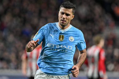Manchester City 'den Rodri Premier League maçı sırasında Brentford Manchester City' ye karşı Gtech Community Stadyumu 'nda, 5 Şubat 202