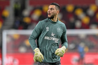 Brentford 'dan Thomas Strakosha Premier Lig karşılaşmasında maç öncesi ısınma oturumunda Brentford Manchester City' ye karşı Gtech Community Stadyumu, Londra, Birleşik Krallık, 5 Şubat 202