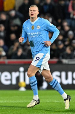 Manchester City 'den Erling Hland Premier League maçı sırasında Brentford Manchester City' ye karşı Gtech Community Stadyumu 'nda, 5 Şubat 2024