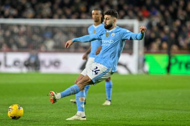 Manchester City 'den Joko Gvardiol Premier Lig karşılaşmasında pas veriyor Brentford Manchester City' ye karşı Gtech Community Stadyumu, Londra, 5 Şubat 2024