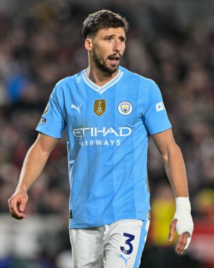 Manchester City 'den Rben Dias Premier League maçı sırasında Brentford Manchester City' ye karşı Gtech Community Stadyumu 'nda, 5 Şubat 2024