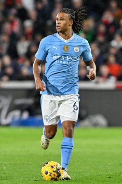 Manchester City 'den Nathan Ak Premier League maçı sırasında Brentford Manchester City' ye karşı Gtech Community Stadyumu, Londra, 5 Şubat 2024