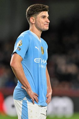 Manchester City 'den Julin Ivarez Premier League maçı sırasında Brentford Manchester City' ye karşı Gtech Community Stadyumu, Londra, Birleşik Krallık, 5 Şubat 2024