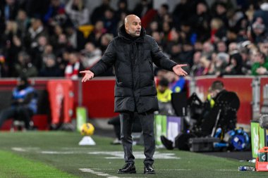 Manchester City teknik direktörü, Premier League maçında Brentford Manchester City 'ye karşı Gtech Community Stadyumu' nda 5 Şubat 202 'de reaksiyon gösterdi.