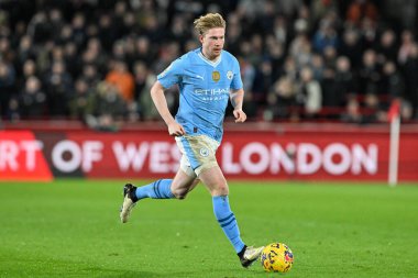 Manchester City 'den Kevin De Bruyne, Premier League maçında Brentford Manchester City' ye karşı Gtech Community Stadyumu 'nda 5 Şubat 202' de top attı.