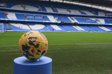 Premier Lig karşılaşması öncesinde maç topu ve iç saha görüntüsü Manchester City ile Everton arasında Etihad Stadyumu, Manchester, İngiltere, 10 Şubat 202