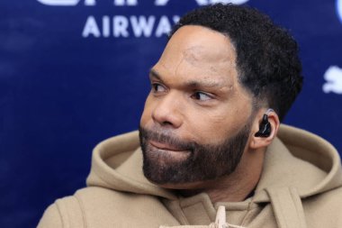 Premier Lig maçı öncesinde TV yorumcusu Joeleon Lescott 10 Şubat 202 'de Etihad Stadyumu' nda Manchester City Everton 'a karşı.