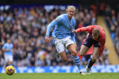 Manchester City 'den Erling Haaland 10 Şubat 202 tarihinde Etihad Stadyumu' nda oynanan Premier League karşılaşmasında Everton 'dan Jarrad Branthwaite' a meydan okudu.