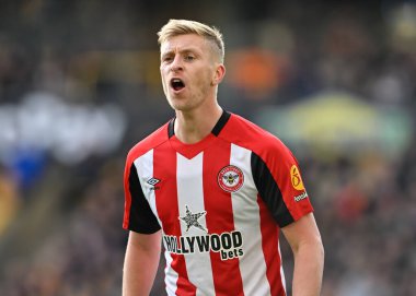 Brentford 'dan Ben Mee, Premier Lig maçı sırasında Wolverhampton Wanderers, Brentford' a karşı Molineux, Wolverhampton, Birleşik Krallık, 10 Şubat 202
