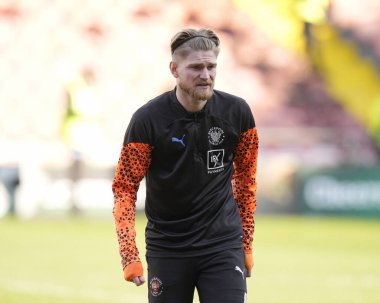 Blackpool takımından Hayden Coulson, 10 Şubat 202 'de Bloomfield Road, Blackpool' da oynanan Blackpool-Oxford maçından önce ısınıyor.