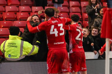 Barnsley 'den Adam Phillips, 10 Şubat 202' de Oakwell, Barnsley, İngiltere 'de oynanan Sky Bet Lig 1 karşılaşmasında 2-1' lik galibiyetini kutluyor.