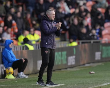 Neil Critchley, Blackpool 'un teknik direktörü. 10 Şubat 202' de Blackpool-Oxford United maçında Bloomfield Road, Blackpool, İngiltere 'de karşılaştı.
