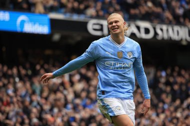 Manchester City 'den Erling Haaland, 10 Şubat 202' de Etihad Stadyumu 'nda oynanan Premier League maçında 2-0' lık skoru kutluyor.