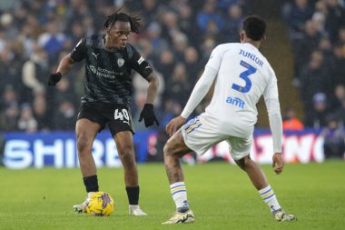 Peter Kioso # 40 Rotherham United, 10 Şubat 202 'de Leeds United ile Elland Road, Leeds' te oynanan Sky Bet Şampiyonası maçında topun üzerinde.