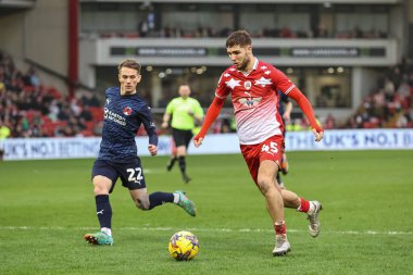 Barnsley 'den John Mcatee, 10 Şubat 202' de İngiltere 'nin Oakwell kentinde oynanan Sky Bet 1 karşılaşmasında topu sürüyor.