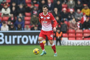 Barnsley 'den Josh Earl, 10 Şubat 202' de İngiltere 'nin Oakwell kentinde oynanan 1. Gökyüzü İddia Ligi maçında topu Barnsley' e karşı Leyton Orient 'e verdi.