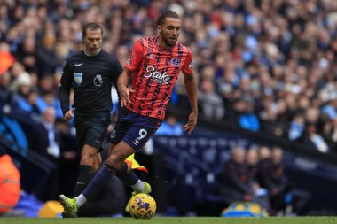 Premier League maçında topu Everton 'dan Dominic Calvert-Lewin kontrol ediyor Manchester City, Manchester Stadyumu' nda Everton 'a karşı, 10 Şubat 202