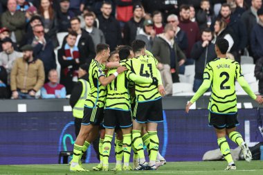 West Ham United takımından Edson Ivarez, Premier League maçında 11 Şubat 2024 'te Londra Stadyumu' nda West Ham United 'a karşı Arsenal maçında 0-4' lük galibiyetini kutluyor.