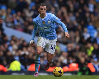 Manchester City 'den Phil Foden Premier League maçında topla koşuyor Manchester City, Manchester Stadyumu' nda Everton 'a karşı, 10 Şubat 202