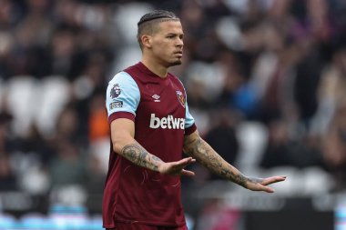 West Ham United takımından Kalvin Phillips, Premier League maçı sırasında Londra Stadyumu 'nda West Ham United' a karşı Arsenal maçında sakin olmalarını söyledi.