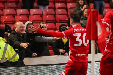Barnsley 'den Adam Phillips, 10 Şubat 202' de Oakwell, Barnsley, İngiltere 'de oynanan Sky Bet Lig 1 karşılaşmasında 2-1' lik galibiyetini kutluyor.