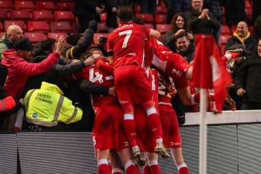Barnsley 'den Adam Phillips, 10 Şubat 202' de Oakwell, Barnsley, İngiltere 'de oynanan Sky Bet Lig 1 karşılaşmasında 2-1' lik galibiyetini kutluyor.