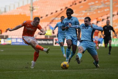 Blackpool 'dan Shayne Lavery, 10 Şubat 202' de Bloomfield Road, Blackpool, İngiltere 'de oynanan Blackpool-Oxford United maçında gol koğuşlarını vuruyor.