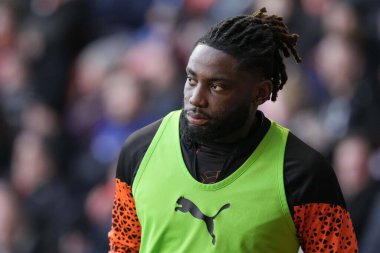 Blackpool takımından Kylian Kouassi, 10 Şubat 202 'de Bloomfield Road, Blackpool' da oynanan Blackpool-Oxford maçında ısınıyor.